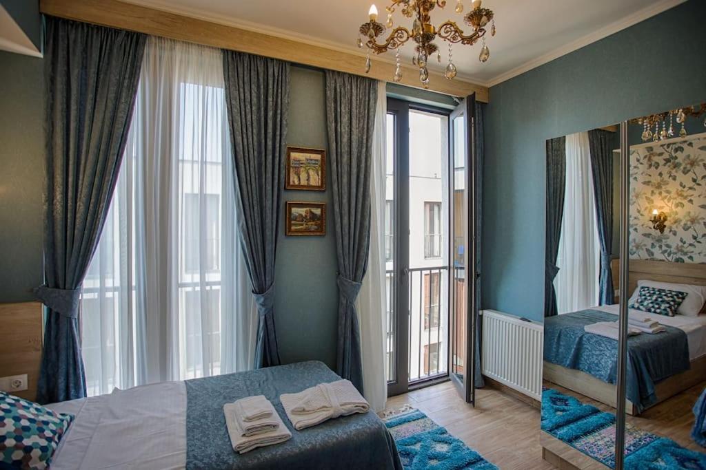 Tbilisi Center, Nino'S Art Apartment Экстерьер фото